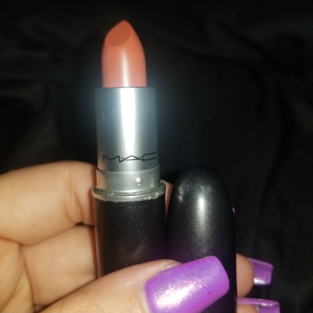 Mac 813 mocha lipstick